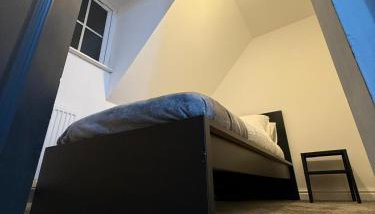 Home away Tamworth Staffordshire 4 Bedroom 3 Bathroom - Semi Detached House - Foto 5