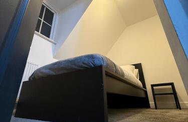 Home away Tamworth Staffordshire 4 Bedroom 3 Bathroom - Semi Detached House - Foto 5