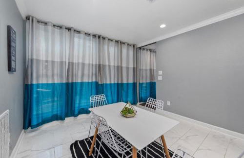 Spacious 2BR Apt with King Beds & Fully Equipped Kitchen - Foto 16