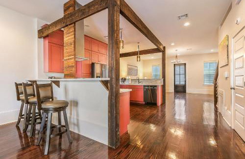 Spacious Loft-Style 3BR Townhouse by Hosteeva - Photo 22