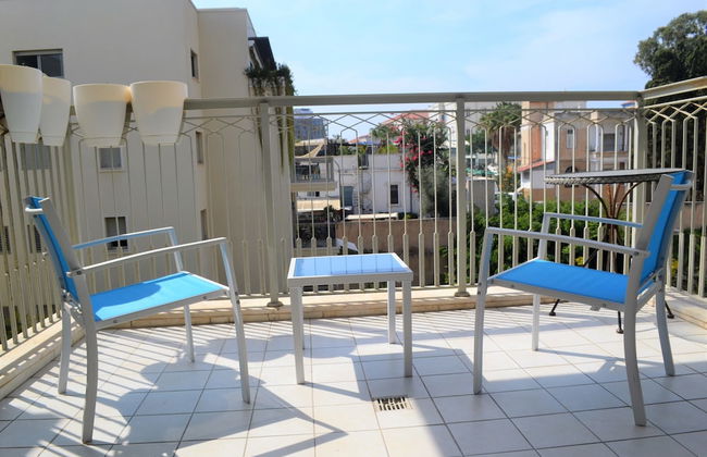 2BDR Amazing Location with Parking - Foto 14