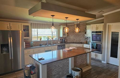 Huge 3k SQ FT Waterfront Home - Photo 26