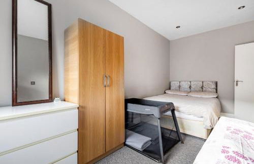 Group Friendly 2 Bed 2 Bath FREE PARKING for 2 Large Vans or up to 4 Cars Zone 2 Sleeps 10 Close to Central London and Zone 2 tube station - Photo 52