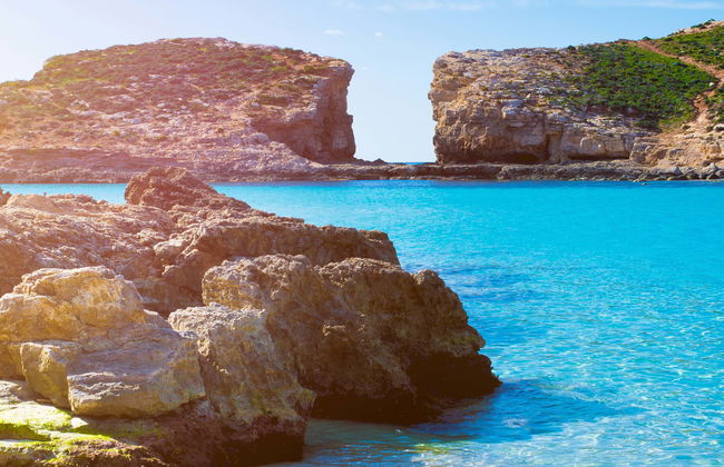 Paseo en barco al atardecer por Comino y la Laguna Azul - Foto 1