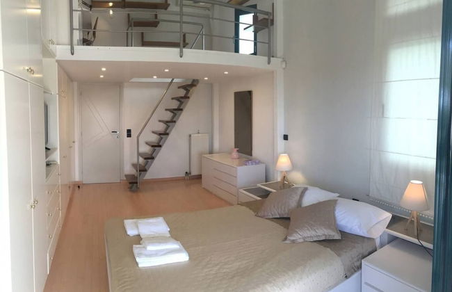 Stunning 4-bed Villa in Lagonisi Kalivia Thorikou - Photo 8