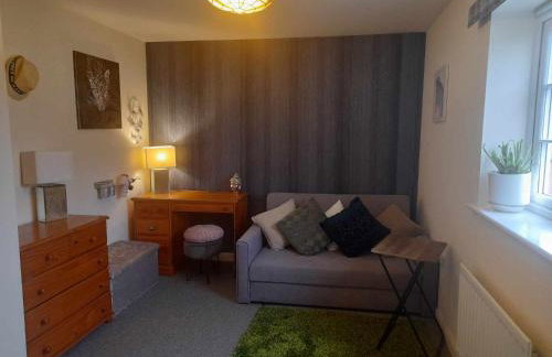 Silverstone White House - Photo 10