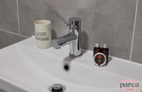 Parea Living - Leytonstone, 2-Bedroom Serviced Apartment, Free Parking, Remote Working - Foto 40