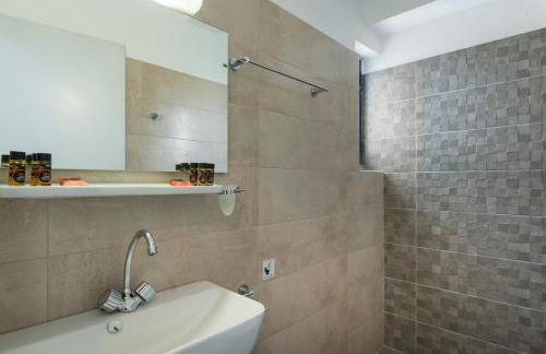 Esplanade Apartments - Heated Pool - Photo 32