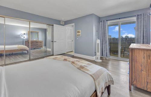 Point Loma 2BR Townhome w Parking in Prime Location - Foto 36