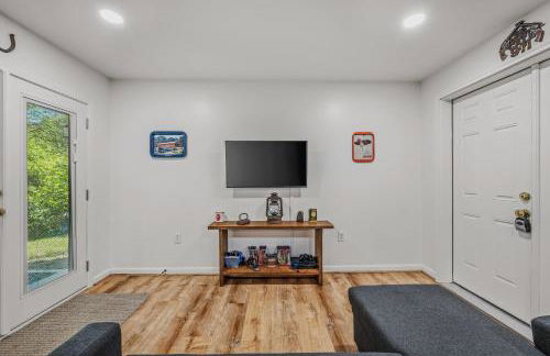 Chesnutt Cabin - Riverfront, Fire Pit, Game Room, Wifi, Screen Porch, View, King Bed - Foto 26