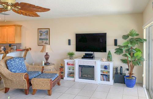 Large Balcony and Water Views Indian Shores Condo! - Foto 5