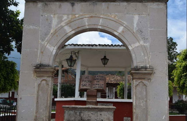 Teremendo de los Reyes & Alberca Tour - Photo 4