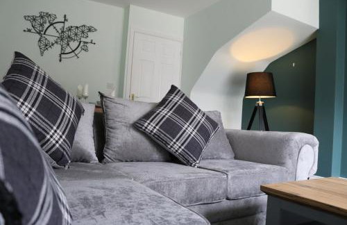 Central Townhouse Tipton - Sleeps 8 - Ideal for Contractors & Families - Foto 4