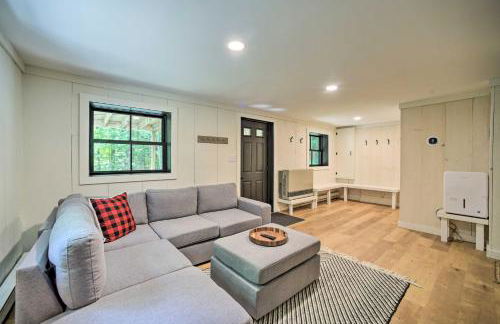 Sleek Cabin with Deck, 8 Miles to Mount Snow and Hikes - Foto 15