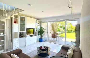 Ruhige Wohlfühloase auf zwei Ebenen - mit Terrasse im Grünen und Balkon - Foto 1