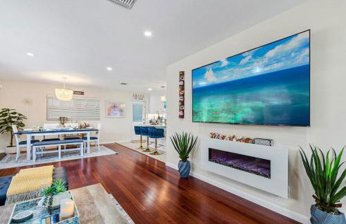 Chic 4BR Htd Pool, 5 min to beach, PAC-MAN, Games - Foto 17