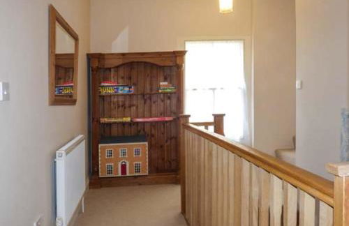 East Wing - Photo 14