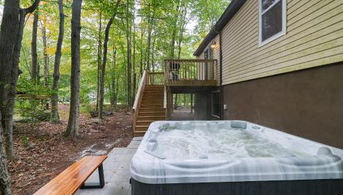 Moshannon Tree-lined Pocono Retreat w/ Hot Tub, Firepit & Pool Table - Foto 4, Other