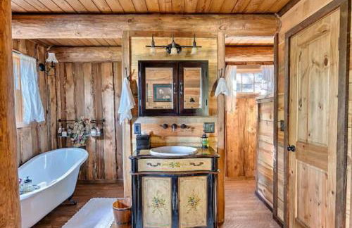 Hot Tub and Mtn Views Woodsy Cabin in Greer - Foto 11