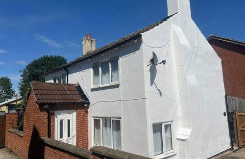 Blyton 2-Bed Cottage Parking 30m to Lincoln - Foto 1