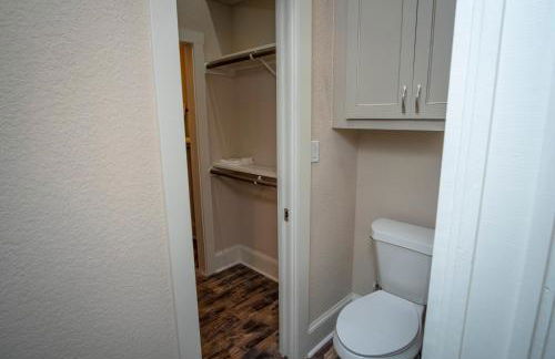 Brand NEW Large Impressive House Near Downtown! - Foto 46