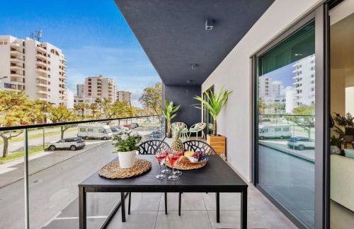 2-Bedroom Beachside Apartment with Pool & Parking - Foto 22