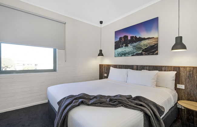 Moonlight Bay Apartments - Photo 6