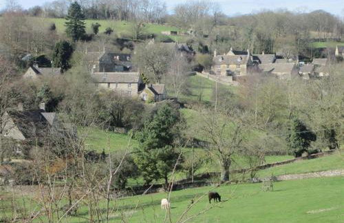 Green Valley, Cotswold stay with hamper - Photo 2