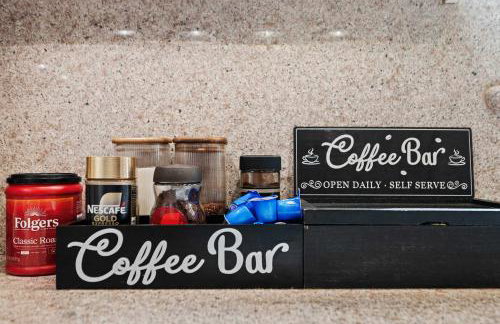 Spacious 5BR LA Villa with Pool Spa & Game Room - Foto 21