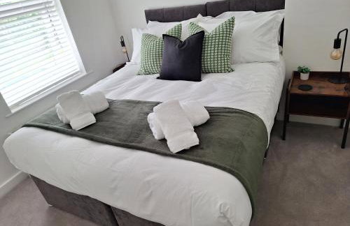 The Lodge - comfortable, stylish, 3 bedroom home with 3-6 beds near Utilita Arena - free parking - Photo 14