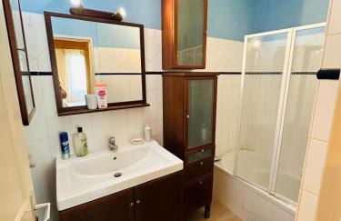 Spacieux 2 chambres 65m2 climatisé au village médiéval entre Nice et Antibes - Foto 14