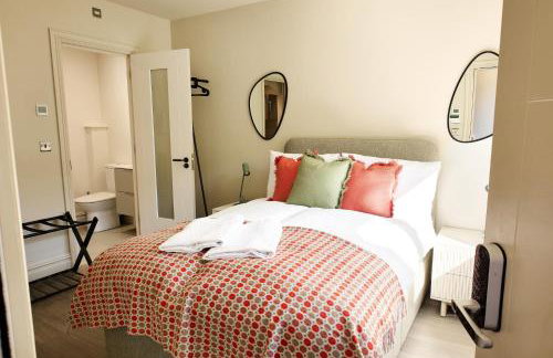 George Apartments - Photo 2