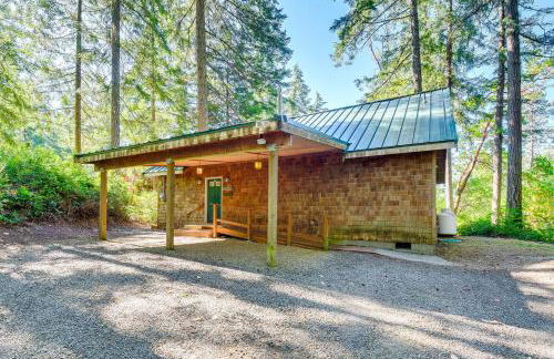 Port Orchard Lakefront Cabin with Fire Pit and Grill! - Foto 29