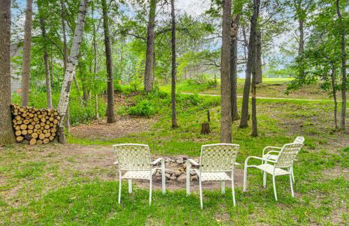 Canal Across Street Family Cabin in Breezy Point! - Foto 35