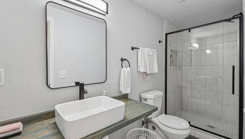 6BR Home Kitchen Laundry Sleeps 12 #60 - Foto 2