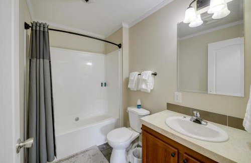 Efficiently Equipped Lewis Home Deck and Gas Grill! - Foto 16