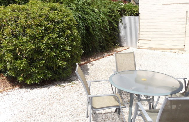 Warwick Apartment - Photo 4