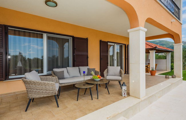 Luxury Secluded Villa w. Pool, Jacuzzi and Garden - Photo 28