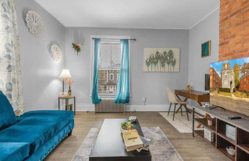 City Charm Walk to Trinity & Hospital with Parking - Foto 7