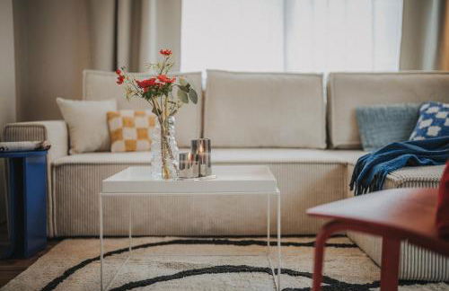 JOBOSTAYS - LINDEN Family Apartment Oldenburg - sehr geräumig 110m2 - Terrasse mit Gartenblick - voll ausgestattete Küche - 2 Bäder - Babybett - 10 Min zu Fuß zum Bahnhof - kostenloses WLAN - Parkplatz - kontaktfreier Check-In - Photo 30