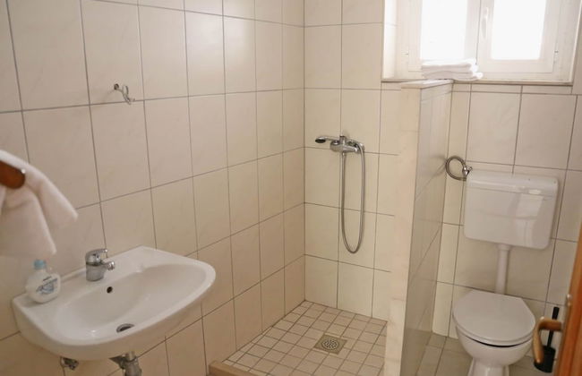 Adorable Stone House With Terrace Near the Beach - Foto 8