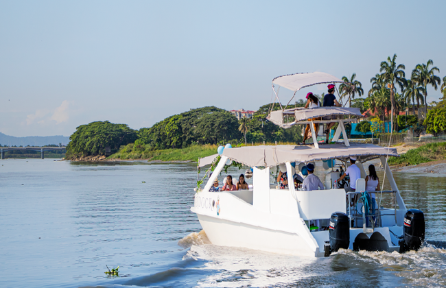 Guayas River Catamaran Ride - Enjoy the moment - Foto 4