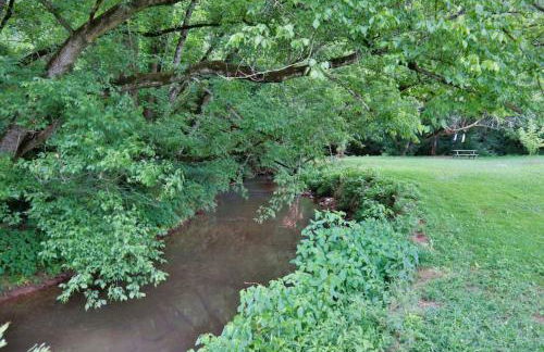 Meadow View Romantic Nature Stay w Barn, Outdoor Tub and Sauna - Foto 33