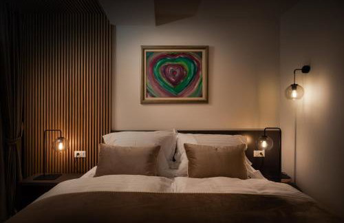 V Luxury Apartment - Photo 11
