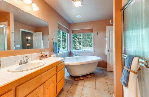 Snowshoe and Sled On-Site! Soda Springs Cabin - Foto 16