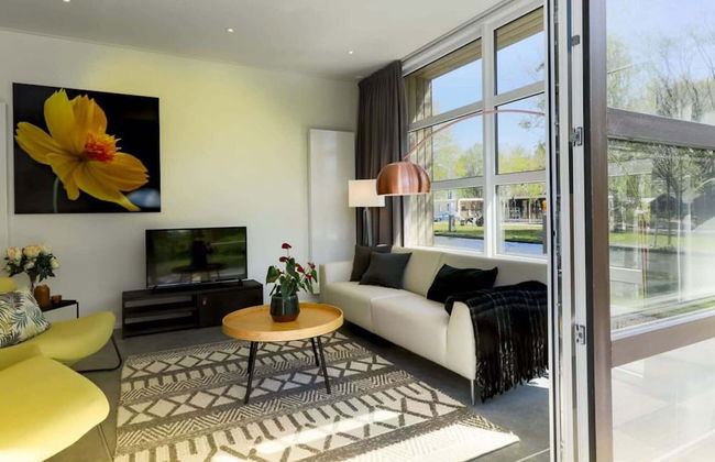 Modern Holiday Home With a Deco Fireplace - Foto 8