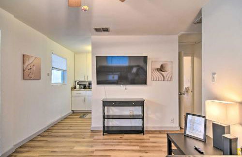 Sun-Soaked Coastal Hideaway - Steps to Beach! - Foto 6