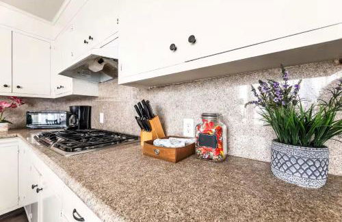 Spacious 4 bedroom home by Melrose and 10 minutes to Hollywood Walk of Fame - Foto 12