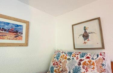 Kingsdowns Top Family Chalet, stunning and cosy interiors, indoor heated pool, mini golf, tennis court, BBQ and beach! - Foto 4