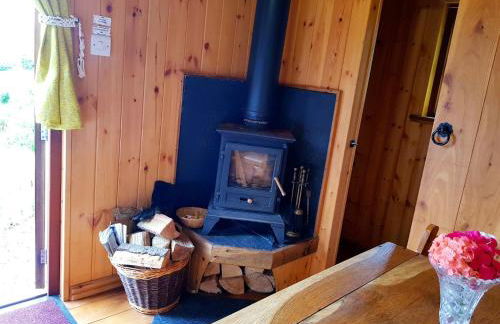 Cozy Cabin Retreat - Sleeps 2 & a Child - Foto 7